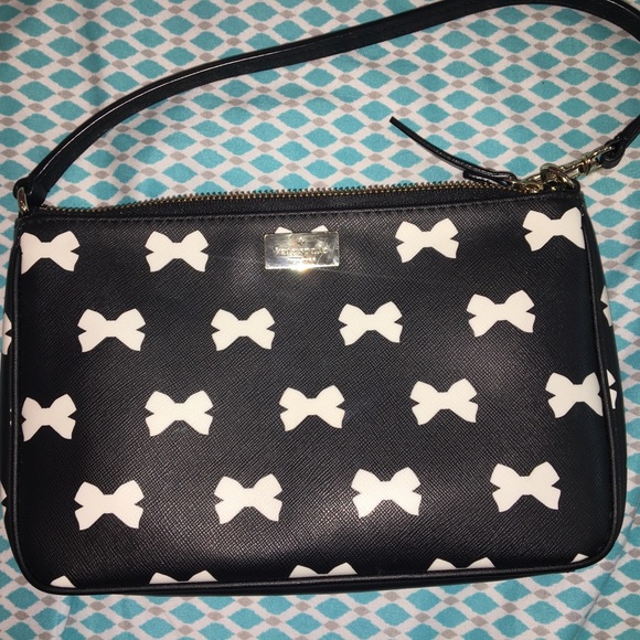 kate spade Handbags - Kate Leather Wristlet